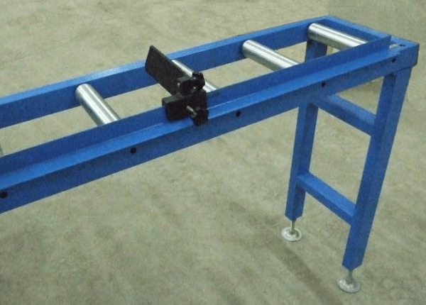 Роликовый транспортер с линейкой