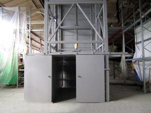 Грузовой стационарный подъемник